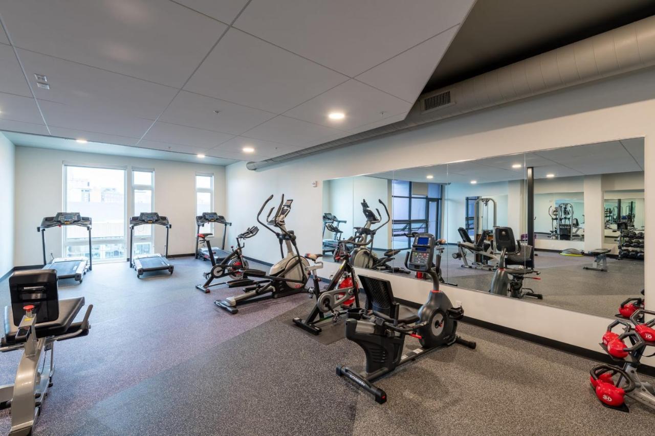 Flexhome Skywalk To Fiserv U4 With Rooftop, Gym, And Parking Milwaukee Eksteriør bilde