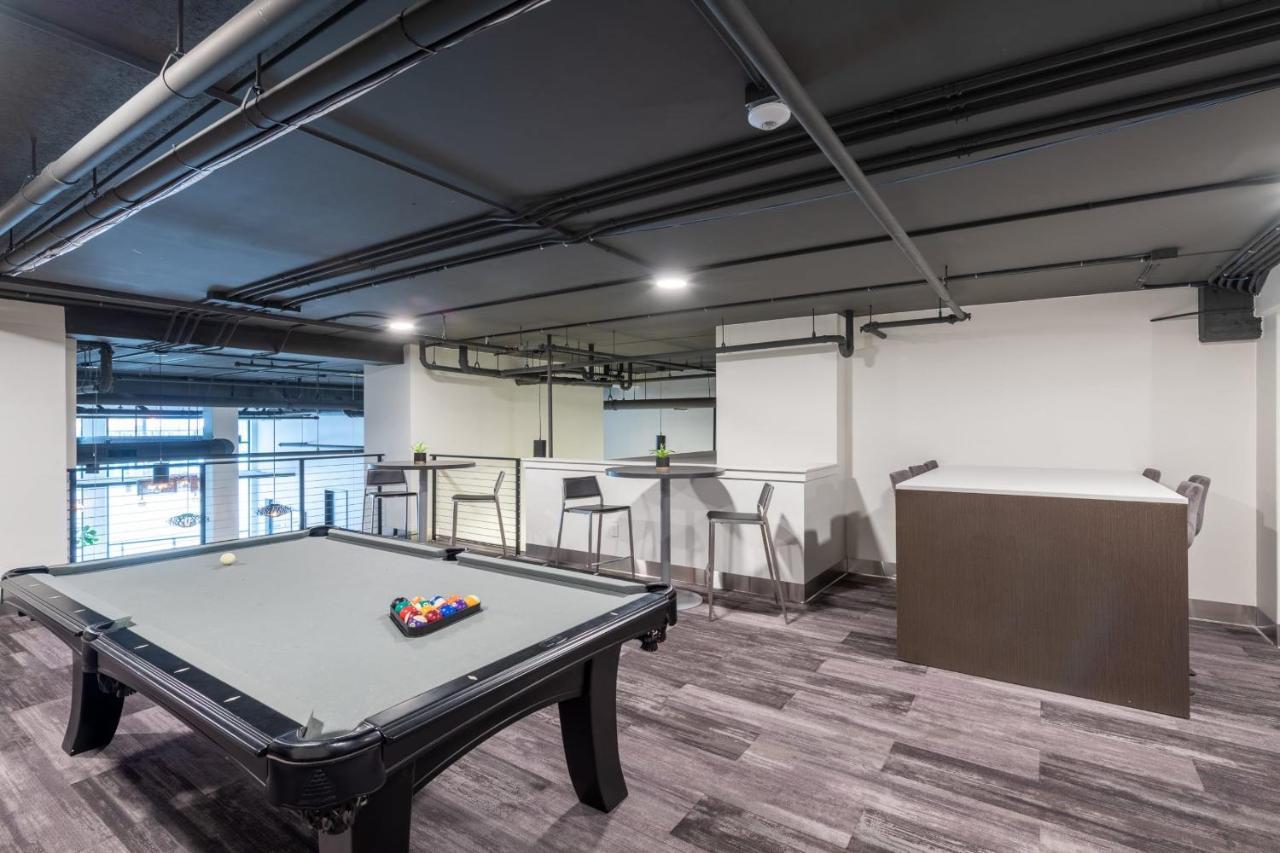 Flexhome Skywalk To Fiserv U4 With Rooftop, Gym, And Parking Milwaukee Eksteriør bilde