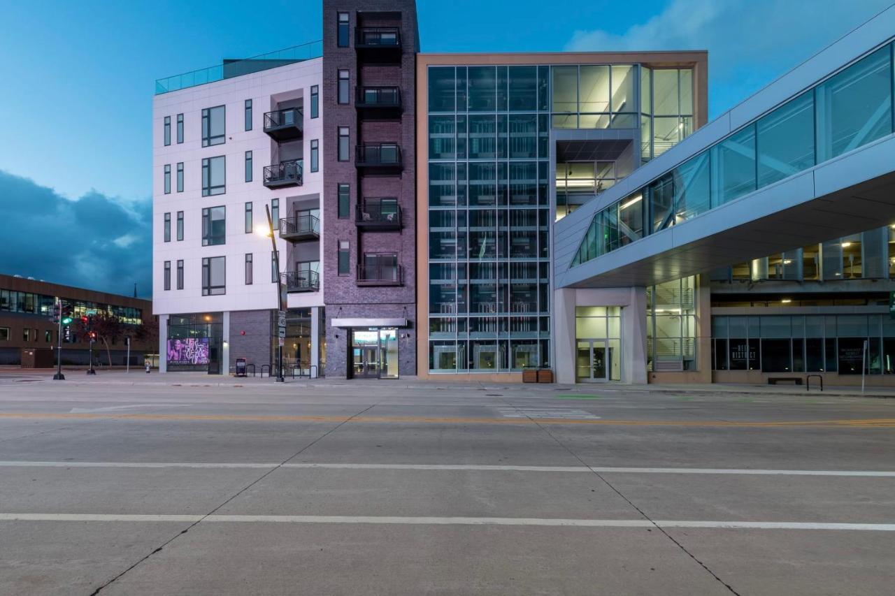 Flexhome Skywalk To Fiserv U4 With Rooftop, Gym, And Parking Milwaukee Eksteriør bilde