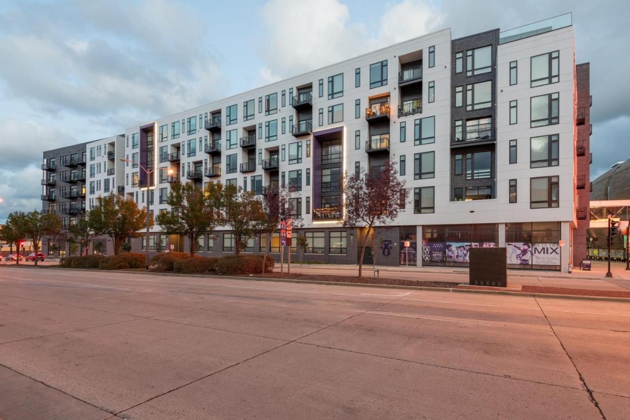 Flexhome Skywalk To Fiserv U4 With Rooftop, Gym, And Parking Milwaukee Eksteriør bilde